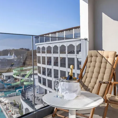 Moon Palace Hotel Side