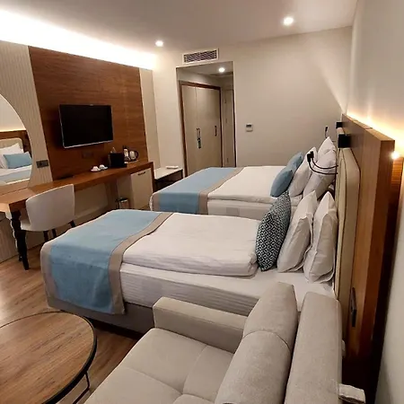 Moon Palace 5* Side
