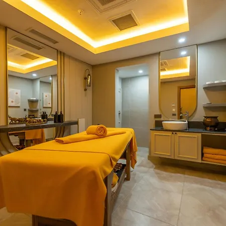 Moon Palace 5* Side