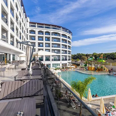 Moon Palace Hotel Side