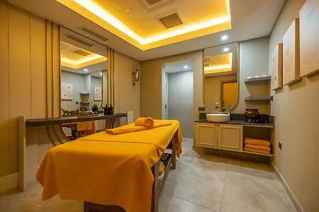 Moon Palace Hotel Side