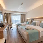 Moon Palace 5* Side