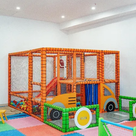 Moon Palace 5* Side