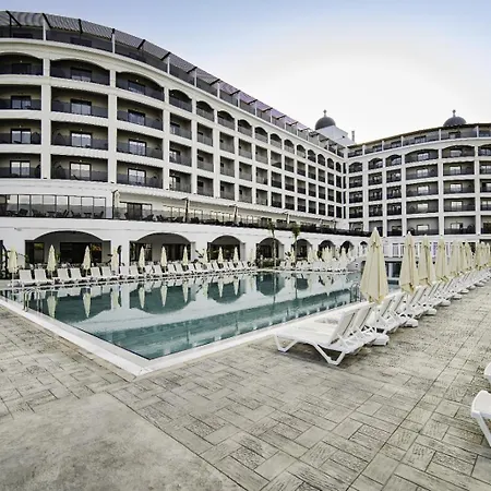 Hotel Moon Palace