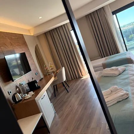 Moon Palace 5* Side