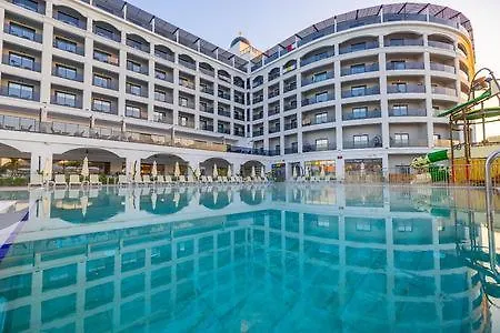 Moon Palace 5* Side